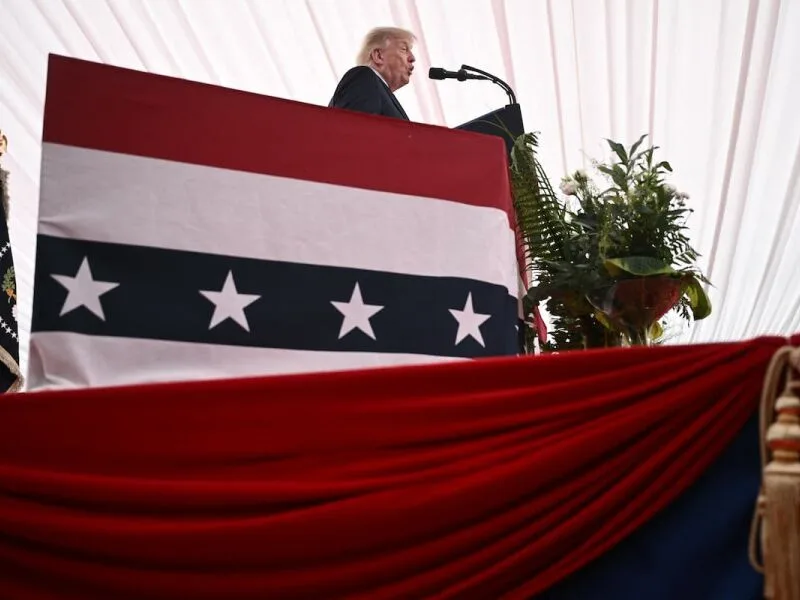 Trump encerra agenda na Irlanda com foco em golfe e negócios