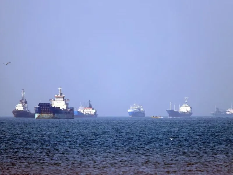 Conflito eleva Brent a US$ 97,92 e amplia risco sobre exportações