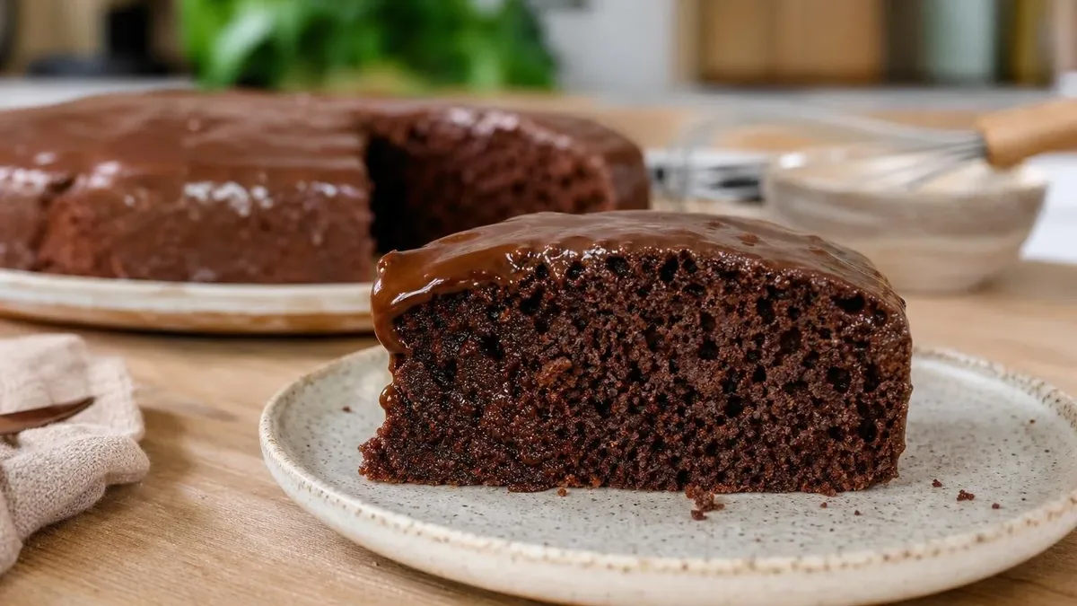 Como deixar o bolo de chocolate úmido e leve até depois de frio
