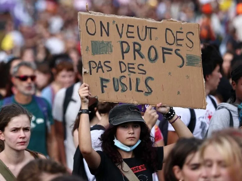 Disputa sobre protestos estudantis expõe tensão política na França