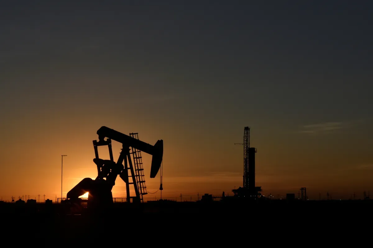 Petróleo sobe após ataques a instalações sauditas e ameaça de escalada no Oriente Médio