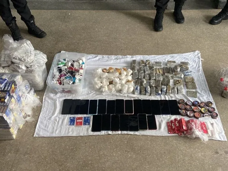 Busca em presídio feminino do Rio encontra celulares, drogas e cigarros