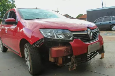 Motorista abandona Renault Logan com 921,4 quilos de maconha em Campo Grande