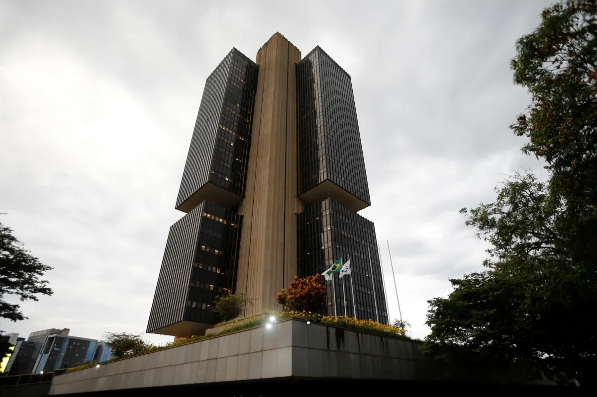 Selic e dólar ficam estáveis nas projeções para 2026, aponta Focus