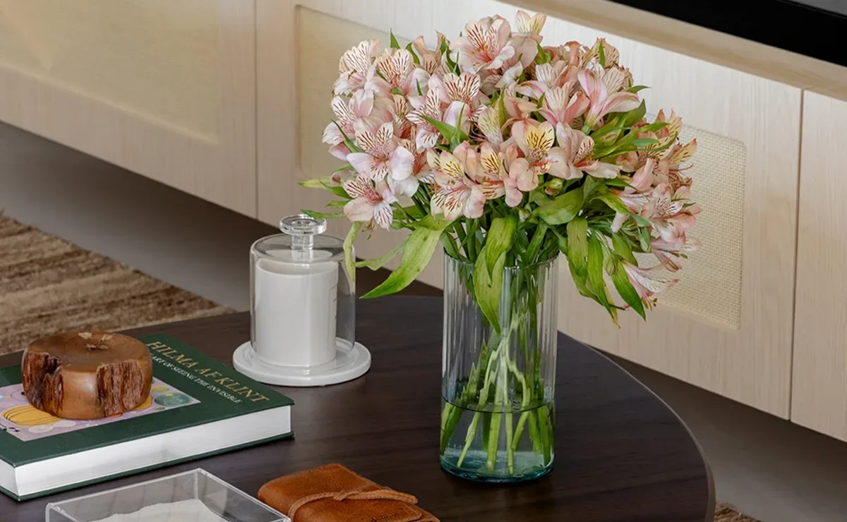Como cuidar das flores no vaso e prolongar a beleza do arranjo