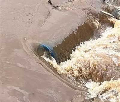 Adutora é danificada por cheia e pode afetar fornecimento de água em Dourados