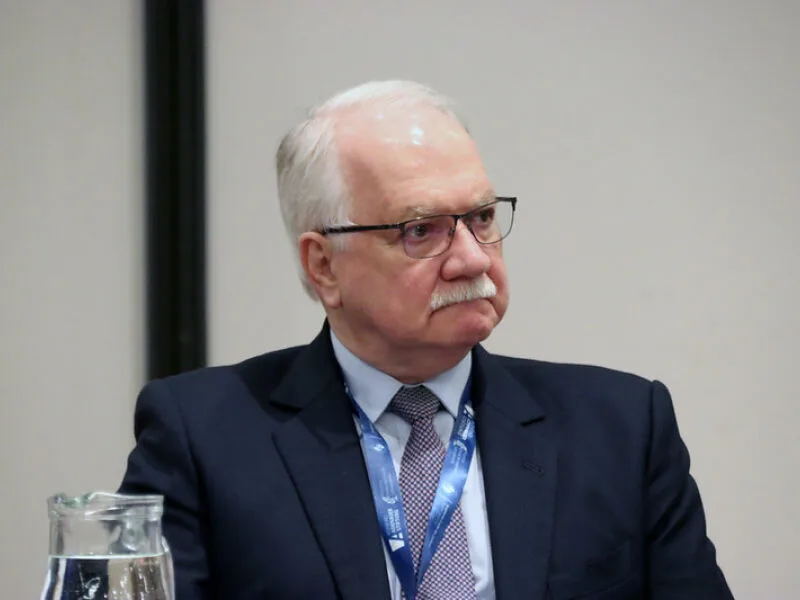 Fachin busca saída institucional para crise no STF e pode assumir investigações