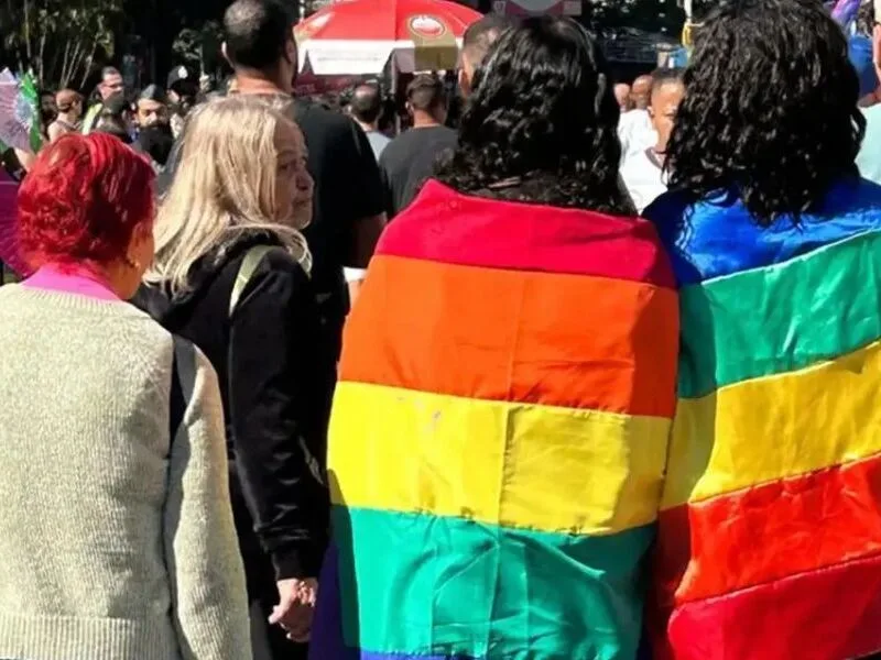 Ataques contra candidaturas LGBT+ se concentram em 224 contas, aponta Sentinela