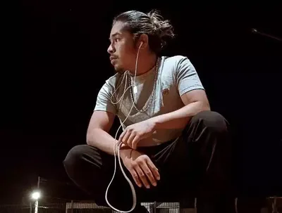 Maruko mistura português, espanhol e guarani em músicas de reggaeton