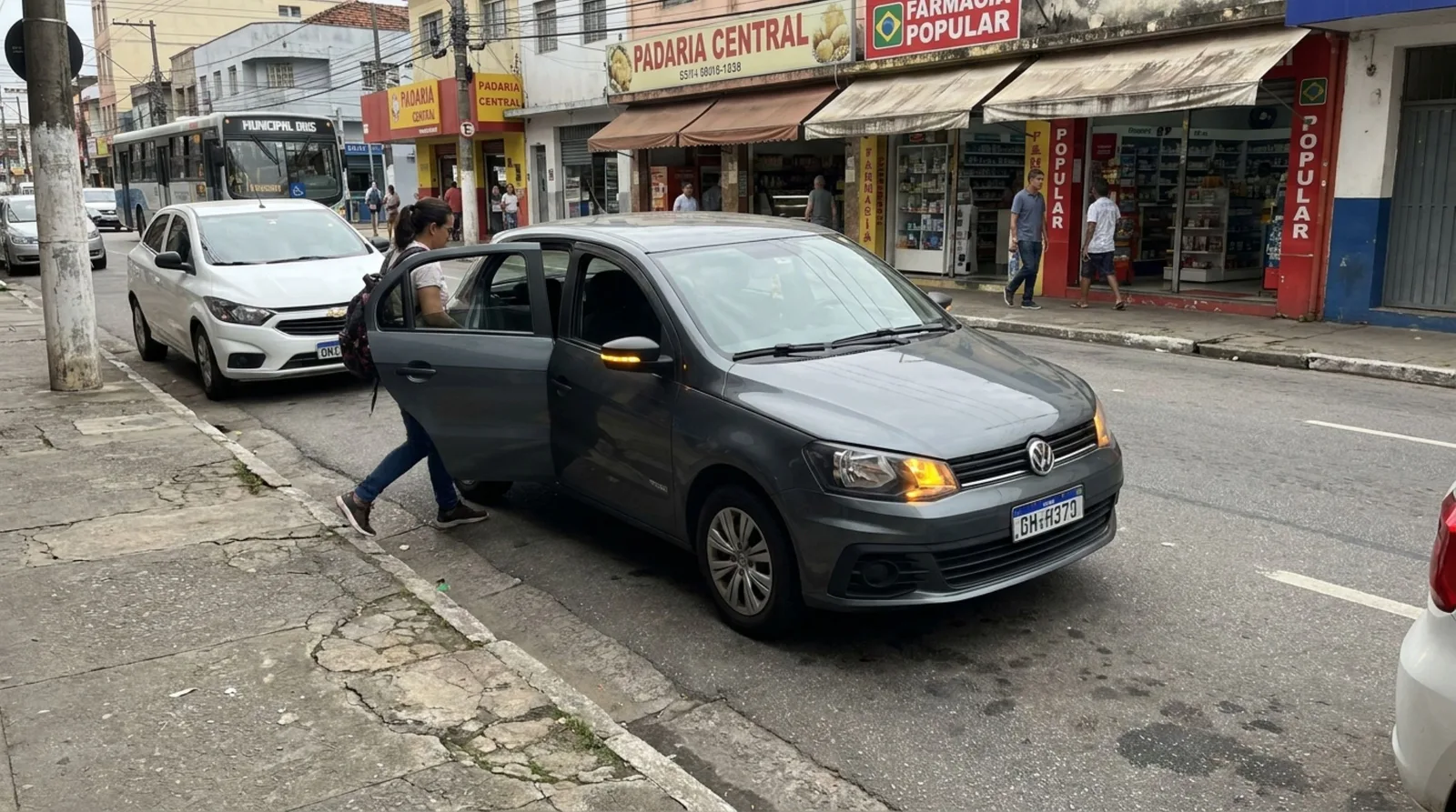 Desembarque em fila dupla pode render multa e pontos na CNH