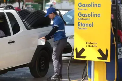 Governo reduz tributos da gasolina e cria subsídio para o diesel