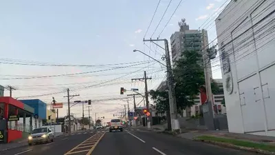 Rajadas de 83 km/h deixam semáforos intermitentes em Campo Grande
