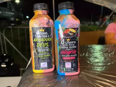 Açaí com versículos no rótulo vira fonte de renda para casal