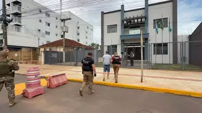 Brasileiro condenado a 40 anos é entregue à Polícia Federal após prisão no Paraguai