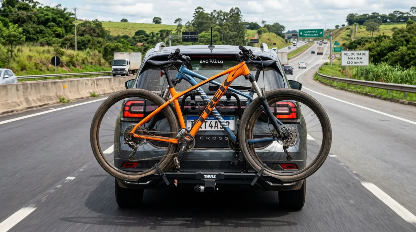 Bicicletas no engate: como evitar problemas com placa e lanternas