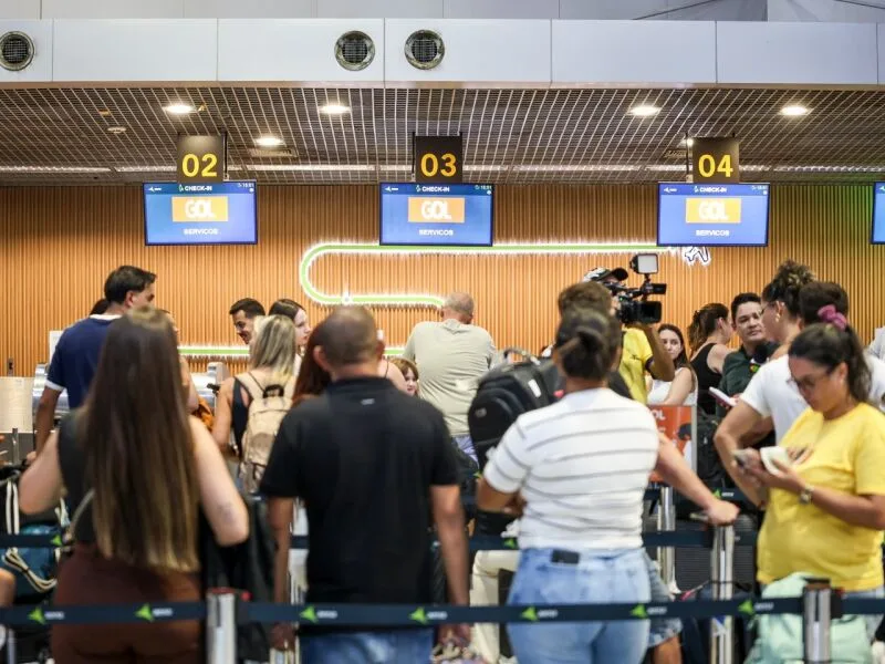 Passageiros relatam faíscas e perda de altitude em voo da Gol