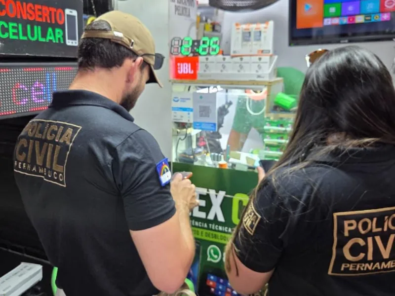 Operação encontra lojas sem documentação e apreende 19 celulares na Grande Recife