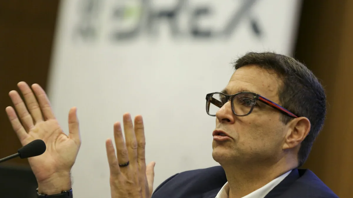 Roberto Campos Neto aponta dívida de 82,5% do PIB e pede ajuste fiscal