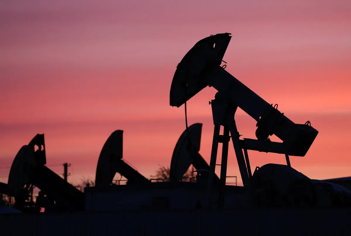 WTI fica abaixo de US$ 100 enquanto mercado acompanha Irã e Arábia Saudita