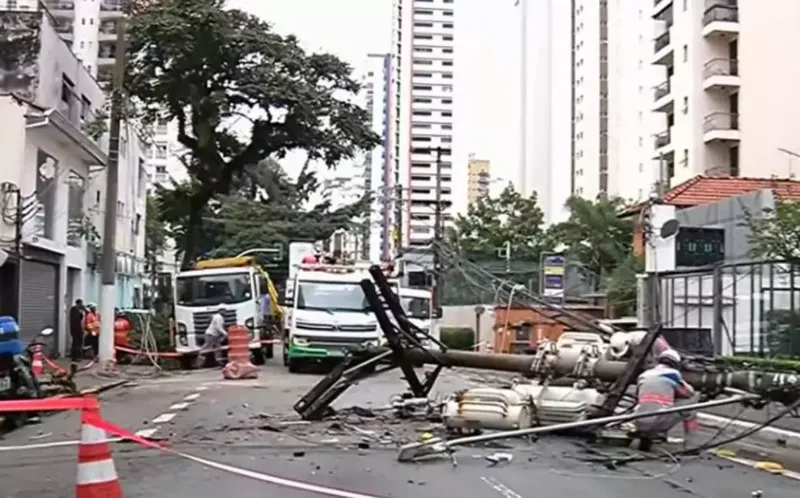 Temporal reduz energia para 15.119 clientes e mobiliza bombeiros em SP