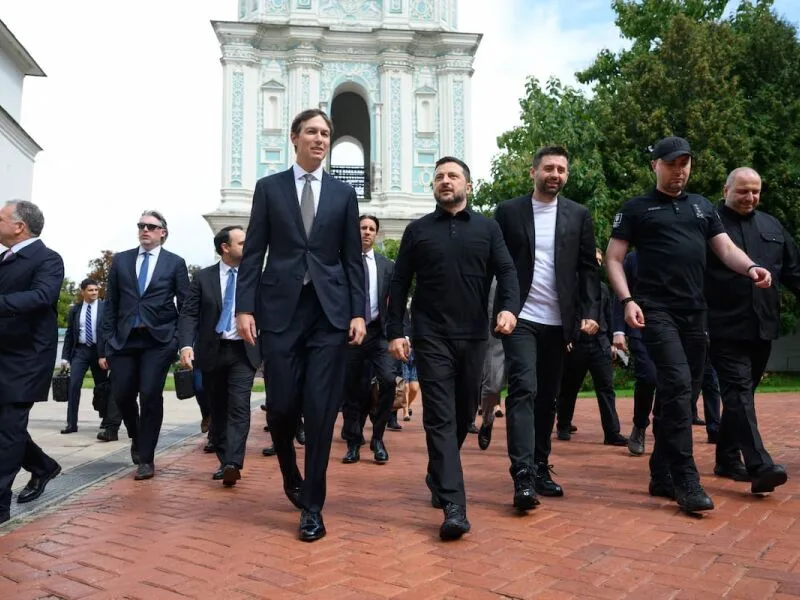 Witkoff e Kushner levam proposta de paz a Kiev após passagem por Moscou