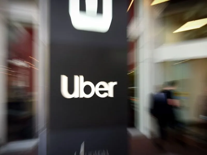 Árbitro responsabiliza Uber e motorista por morte de jovem em rodovia