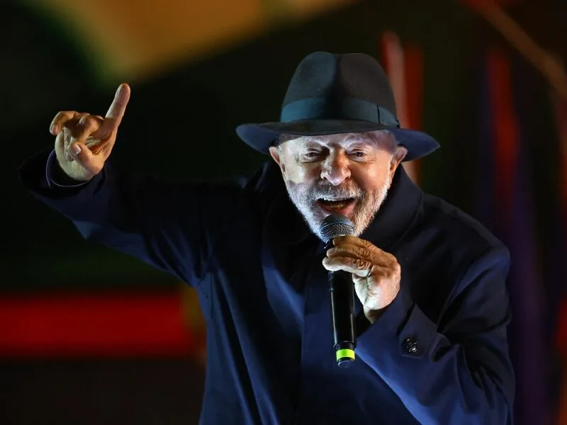 Lula pede investigação do STF e relaciona Flávio a suspeitas no INSS