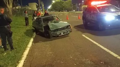 Chevette bate em Audi durante manobra na Avenida Afonso Pena, em Campo Grande
