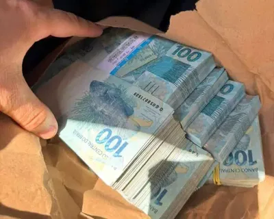 Dinheiro, celulares e materiais de campanha são apreendidos em operação contra deputado