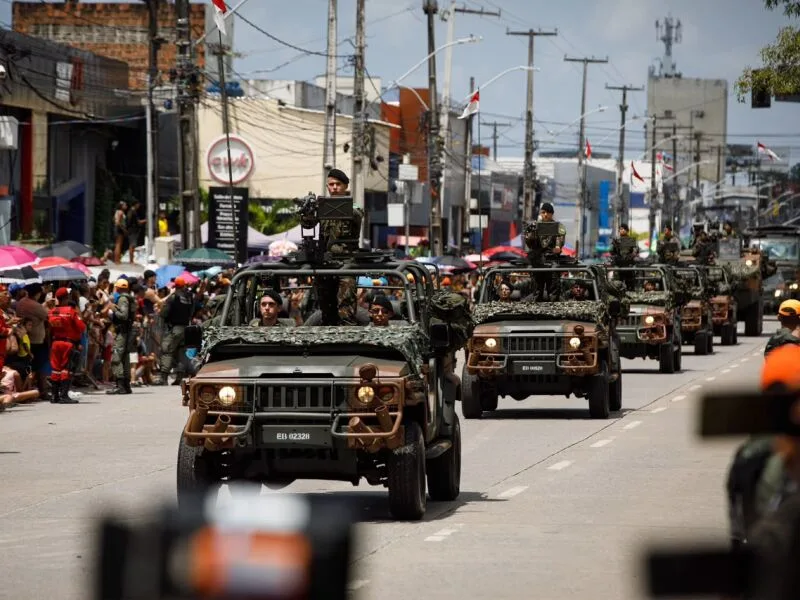 Desfile de 7 de Setembro leva escolas e forças de segurança às ruas do Recife