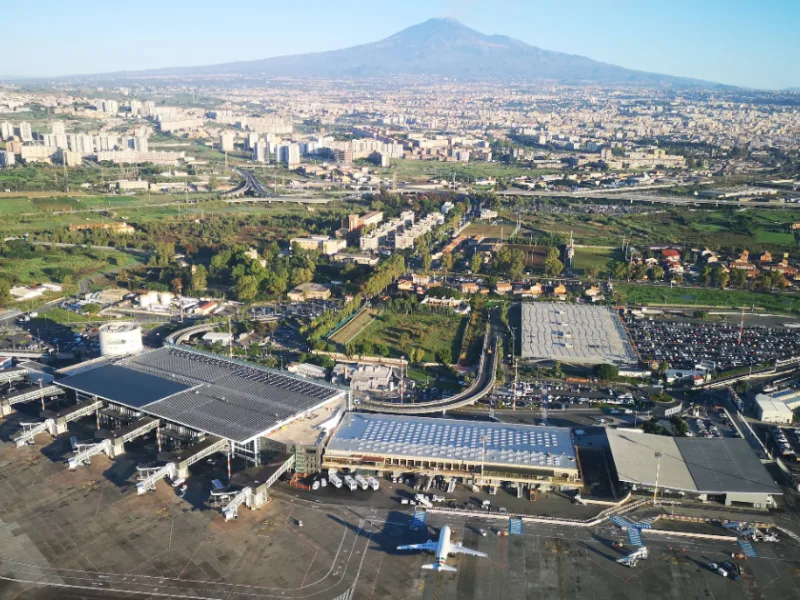 Cinzas do Etna interrompem operações no aeroporto de Catania